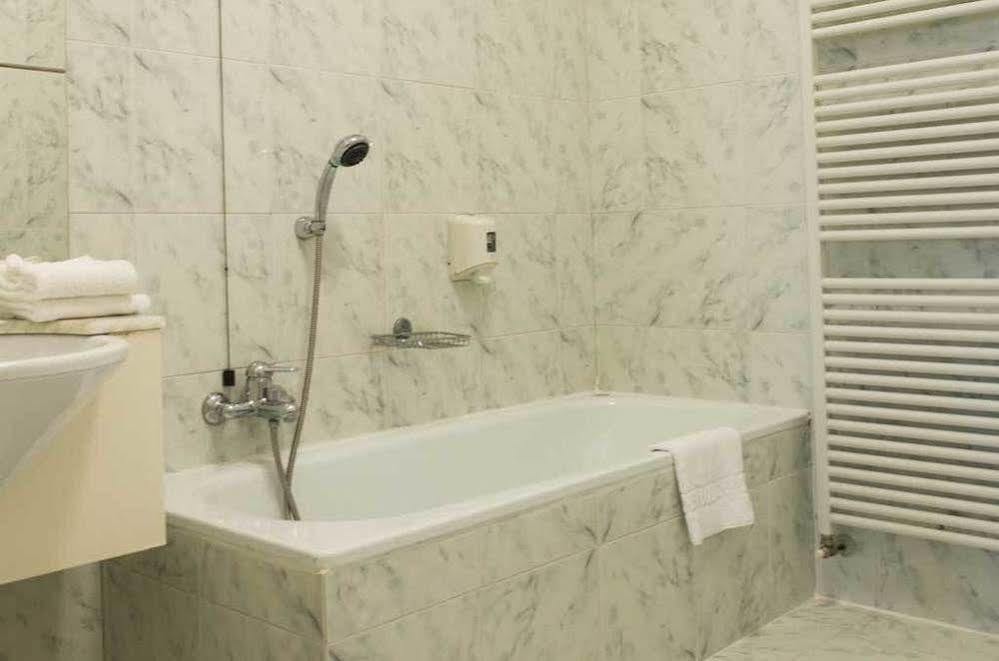 Locanda San Fiorenzo Fiorenzuola dʼArda المظهر الخارجي الصورة